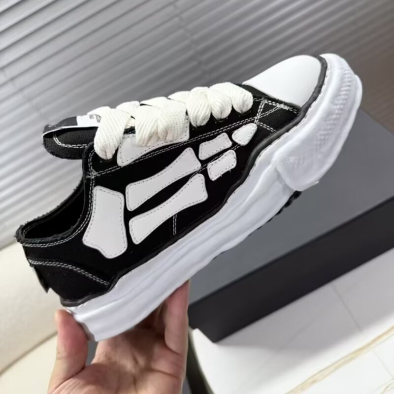 Men Shoes Style - Dissolved Shoes For Both Men And
